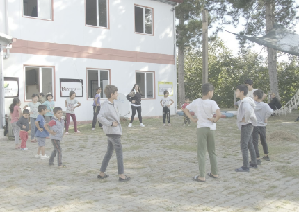 MUTLU ÇOCUKLAR, MUTLU KÖYLER